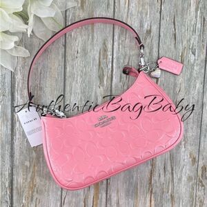 Coach Teri Shoulder Bag In Signature Leather With Heart Charm Purse